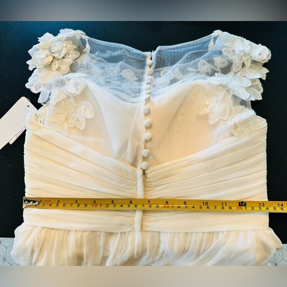 NWT cap sleeve chiffon a-line with floral applique SIZE 6, color: soft w… - Picture 7 of 13